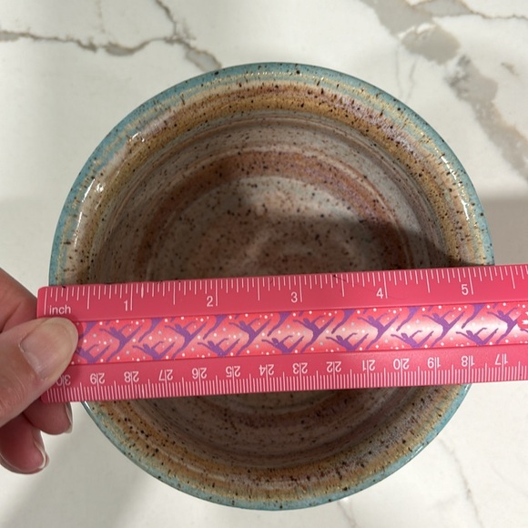 Wizard Of Clay Speckled Round Bowl/Pot With Ruffled Edge Design - Picture 7 of 8